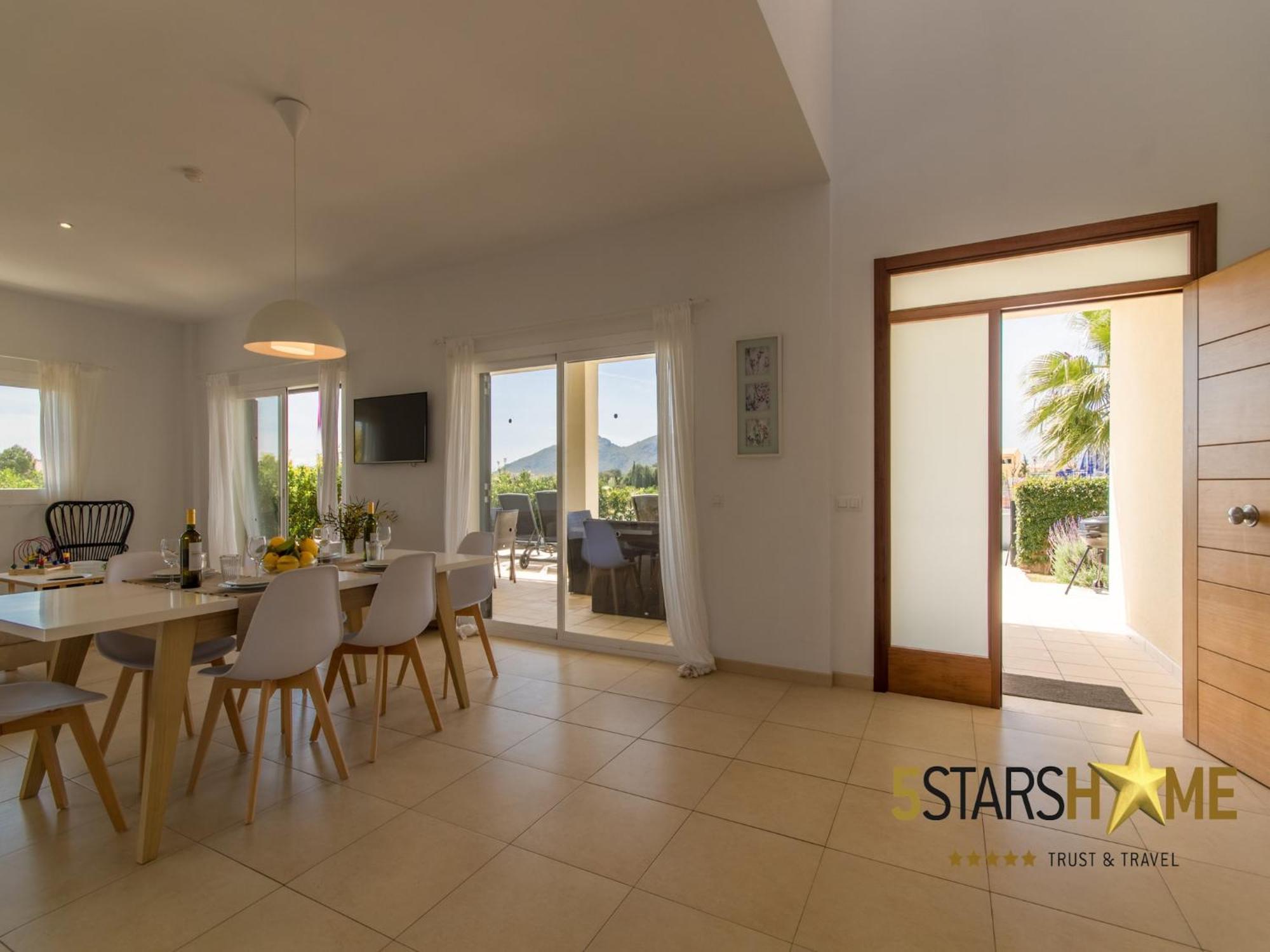 Modern Villa, 210m From Sandy *