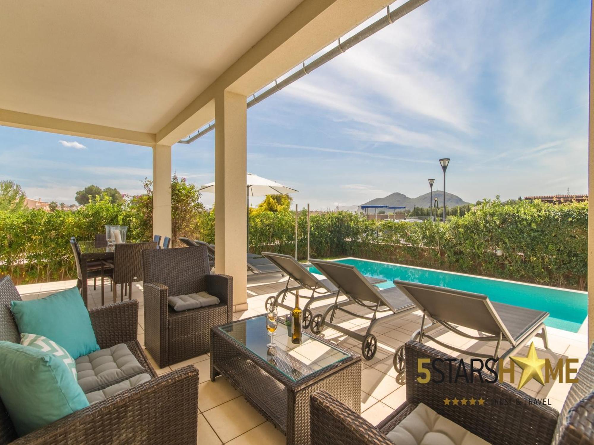 Modern Villa, 210m From Sandy Villa