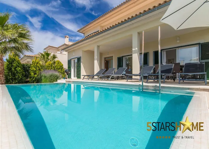 Modern Villa, 210M From Sandy Beach