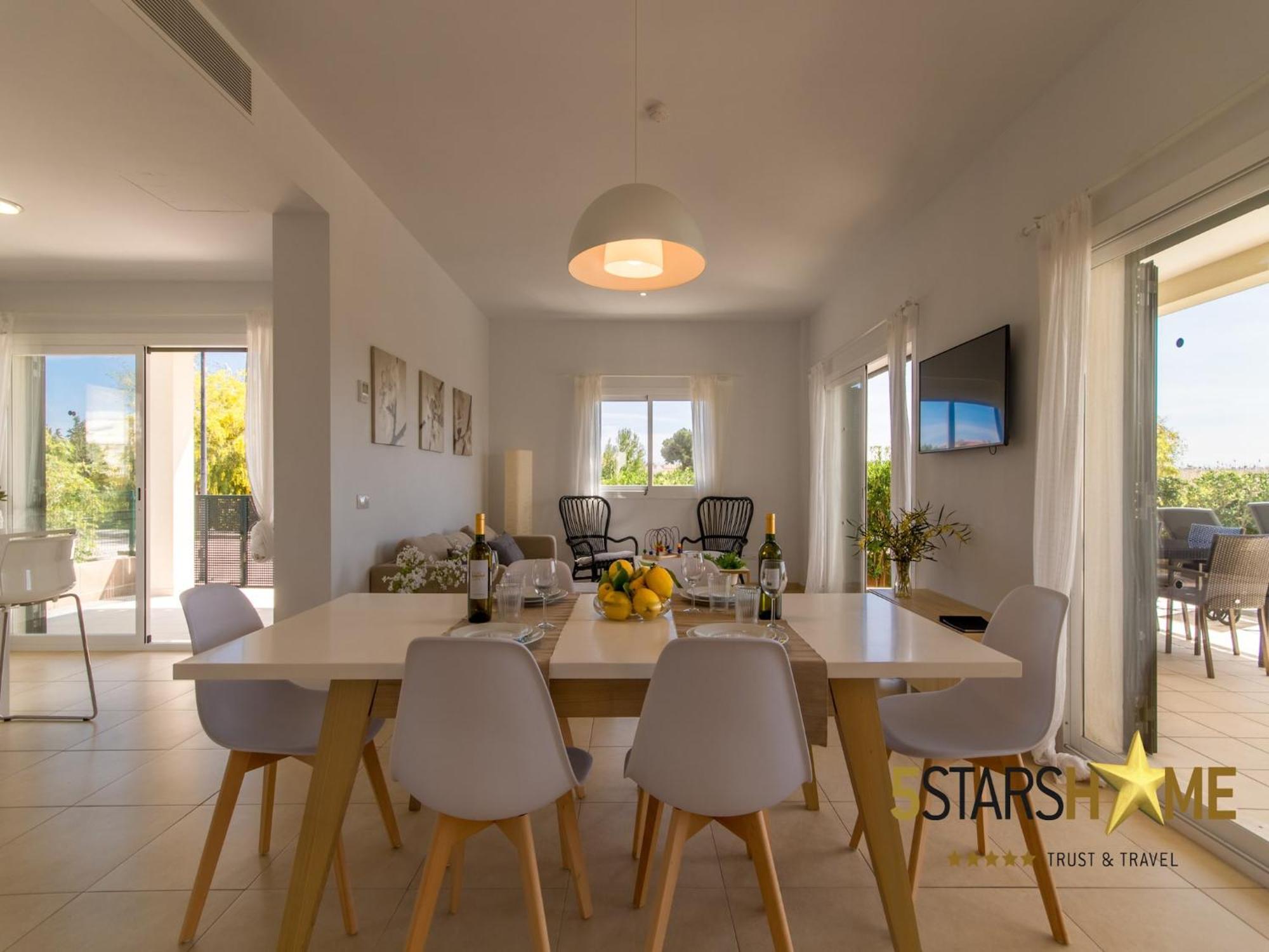 Villa Modern Villa, 210m From Sandy *