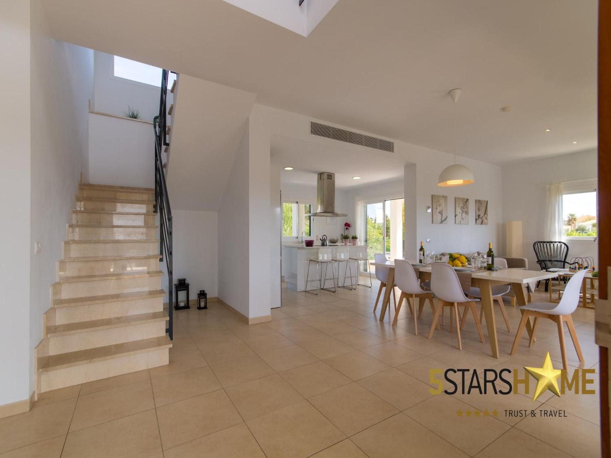 Modern Villa, 210m From Sandy