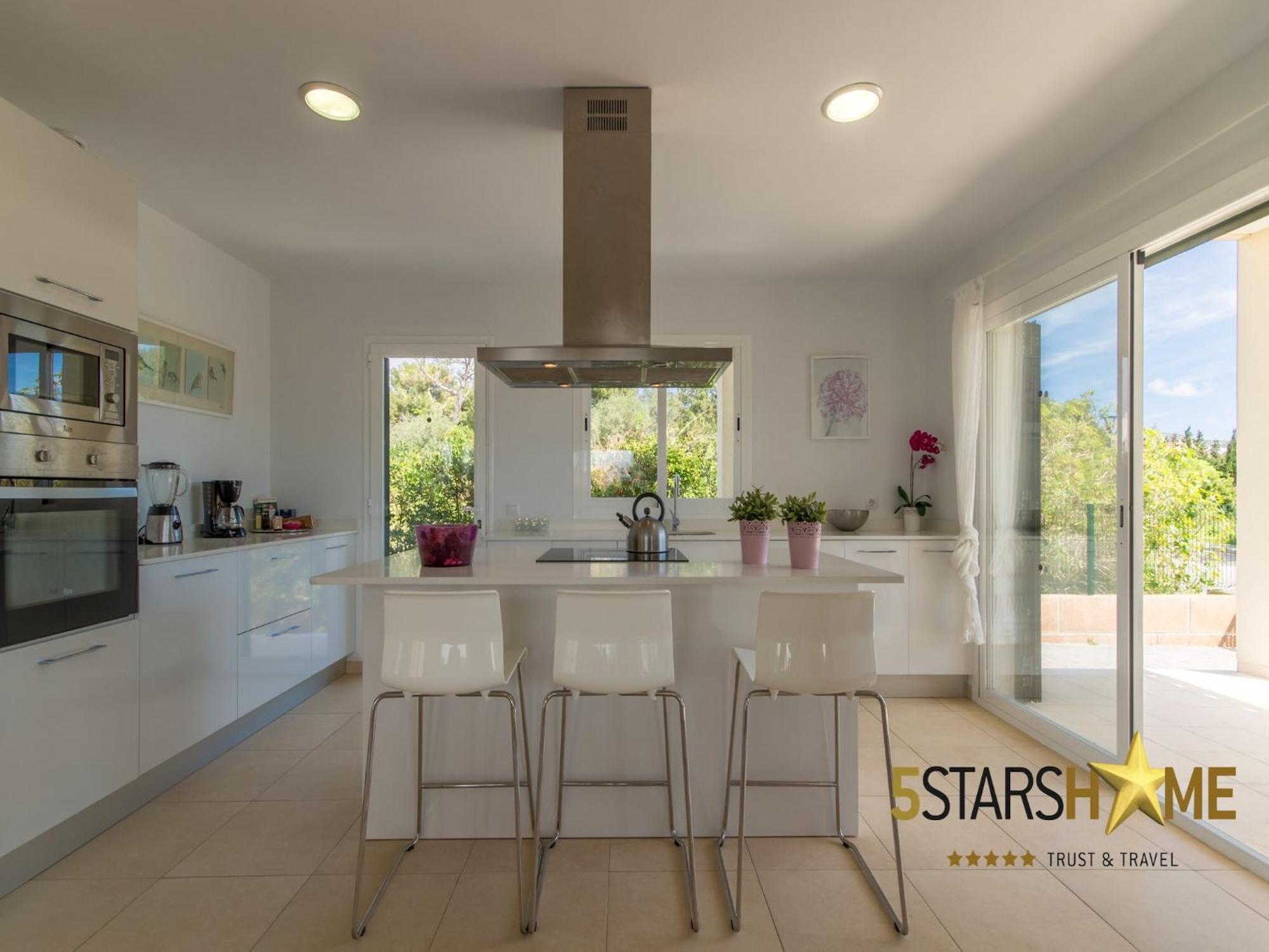 Villa Modern Villa, 210m From Sandy Alcudia (Mallorca)