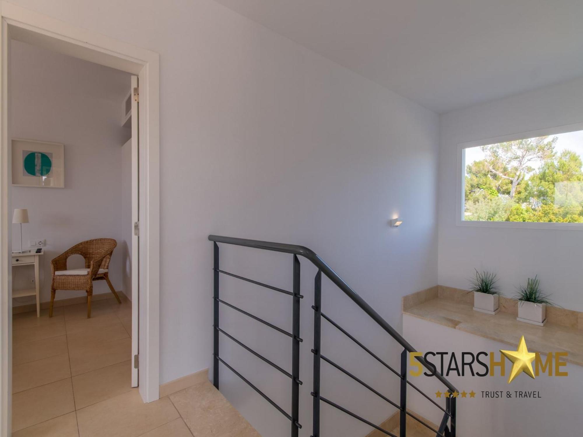 Modern Villa, 210m From Sandy *