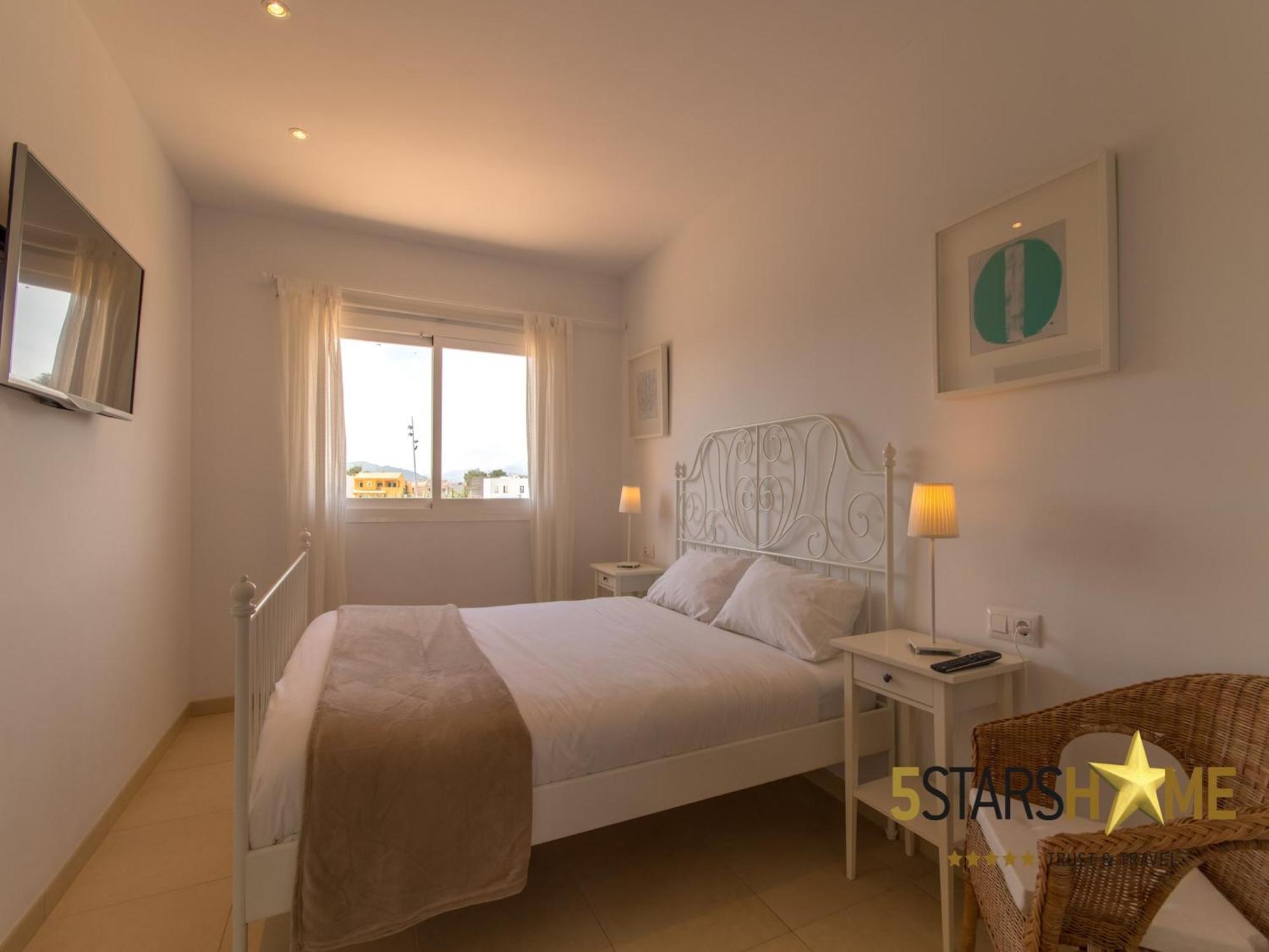 Villa Modern Villa, 210m From Sandy *