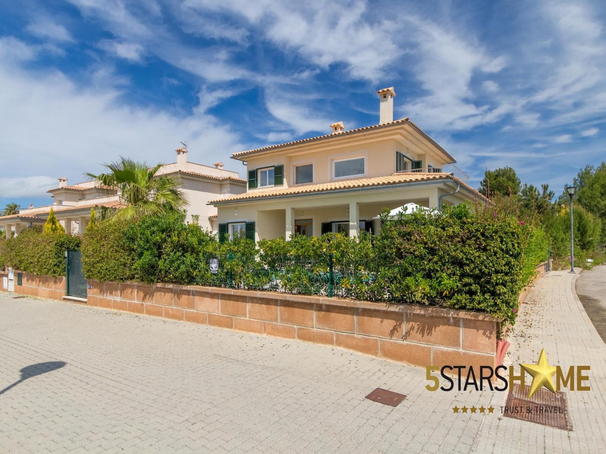 Modern Villa, 210m From Sandy