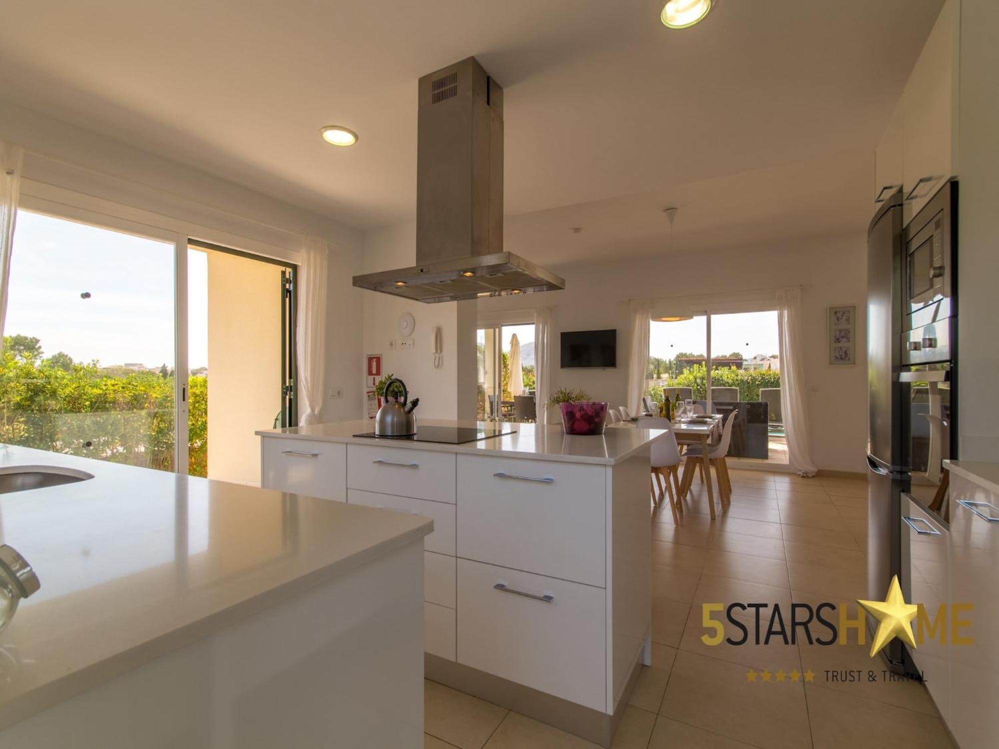 Modern Villa, 210m From Sandy